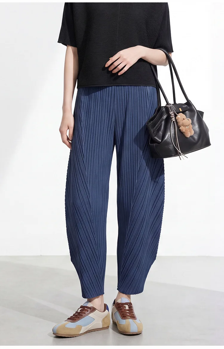 GVUW Solid Color Versatile Casual Pleated Pants Women's High Waisted Elastic Loose Straight Trousers 2026 Summer New 17S3807