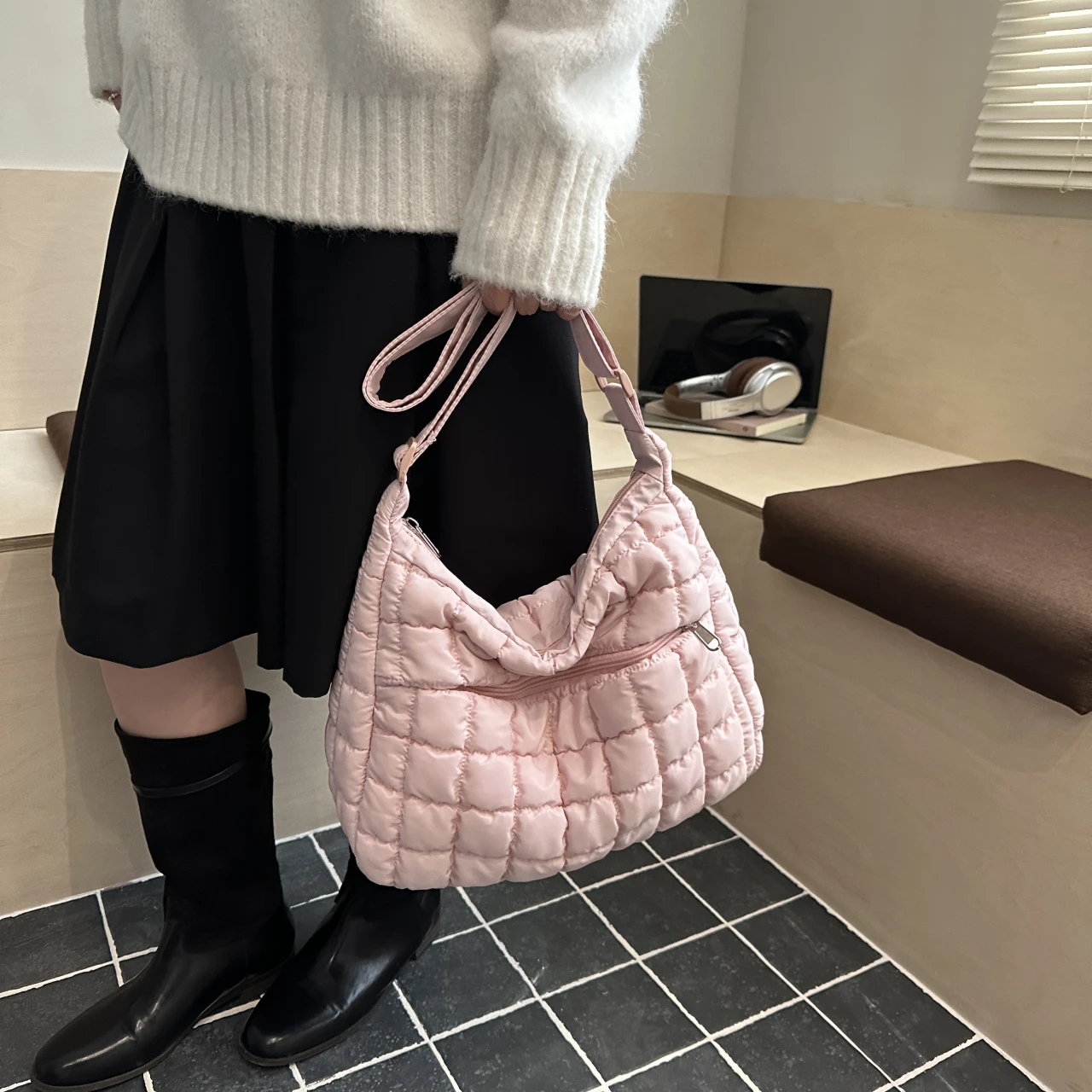 2025 Neue Gesteppte Puffer-Schultertasche für Damen Große Kapazität Tote Umhängetasche Modische Lässige Crossbody-Tasche Damenhandtasche – Detail 6