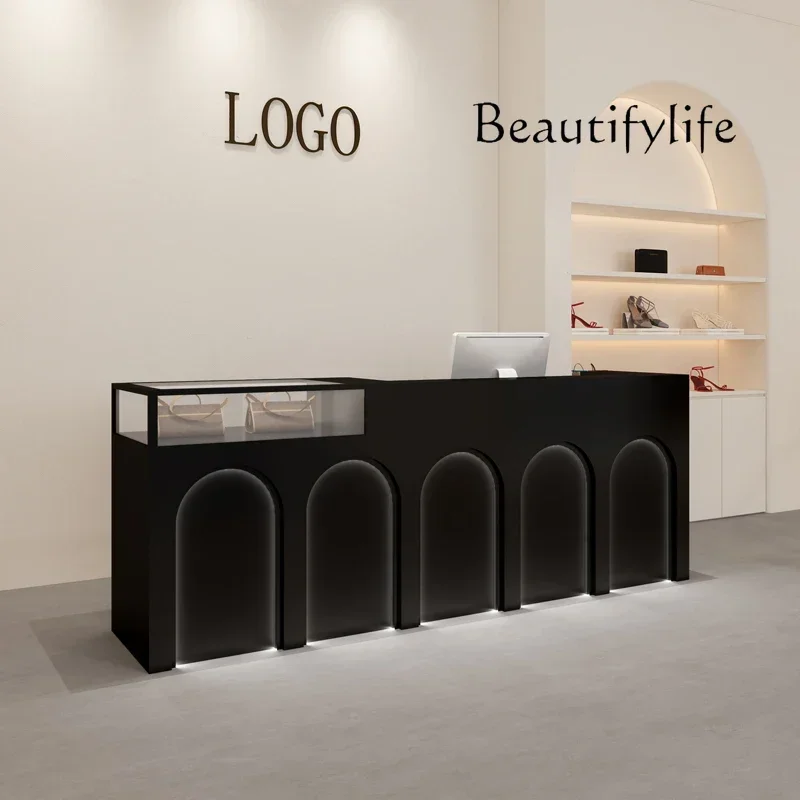 

salon, small bar, beauty salon, jewelry store, front desk Simple light luxury clothing store, cashier, nail