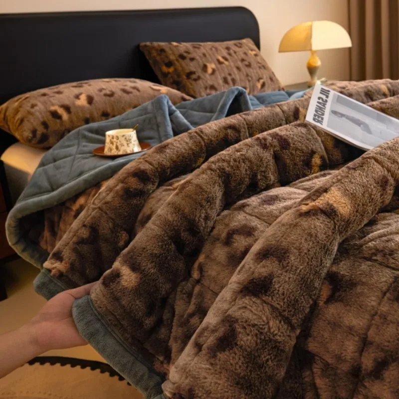 Luxury Sweat Wicking Breathable German Velvet Imitation Cashmere Milk Velvet Three Layers Quilted Thickened Warm Winter Blanket