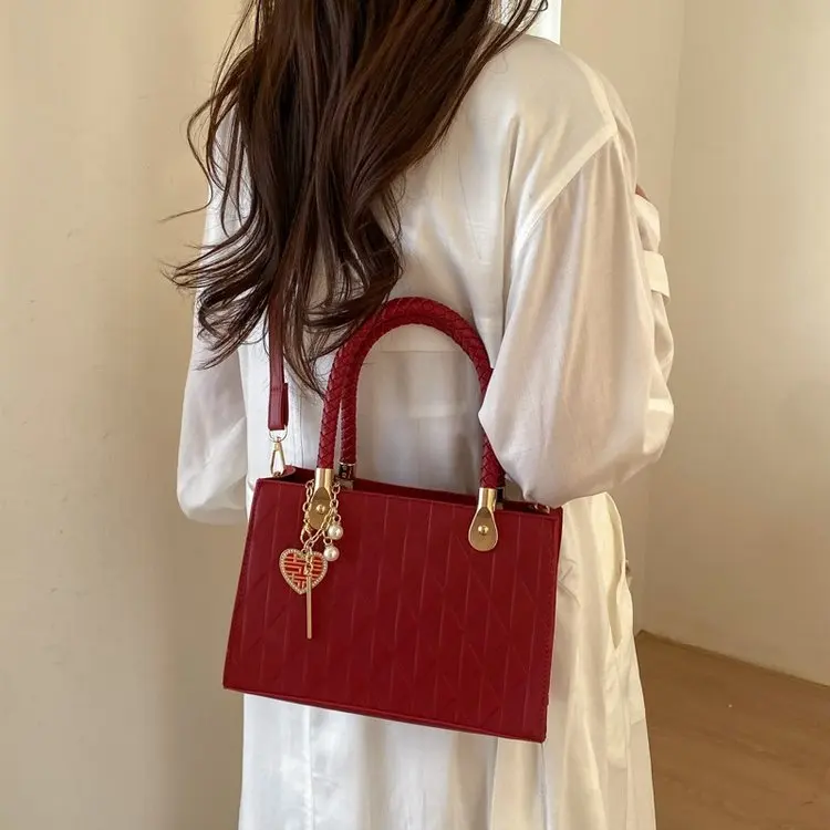 Designer Parisian Diaper Bags For Ladies: Luxury Leather Crossbody Bag, Elegant Simple Vintage Fashionable Large Capacity Tote