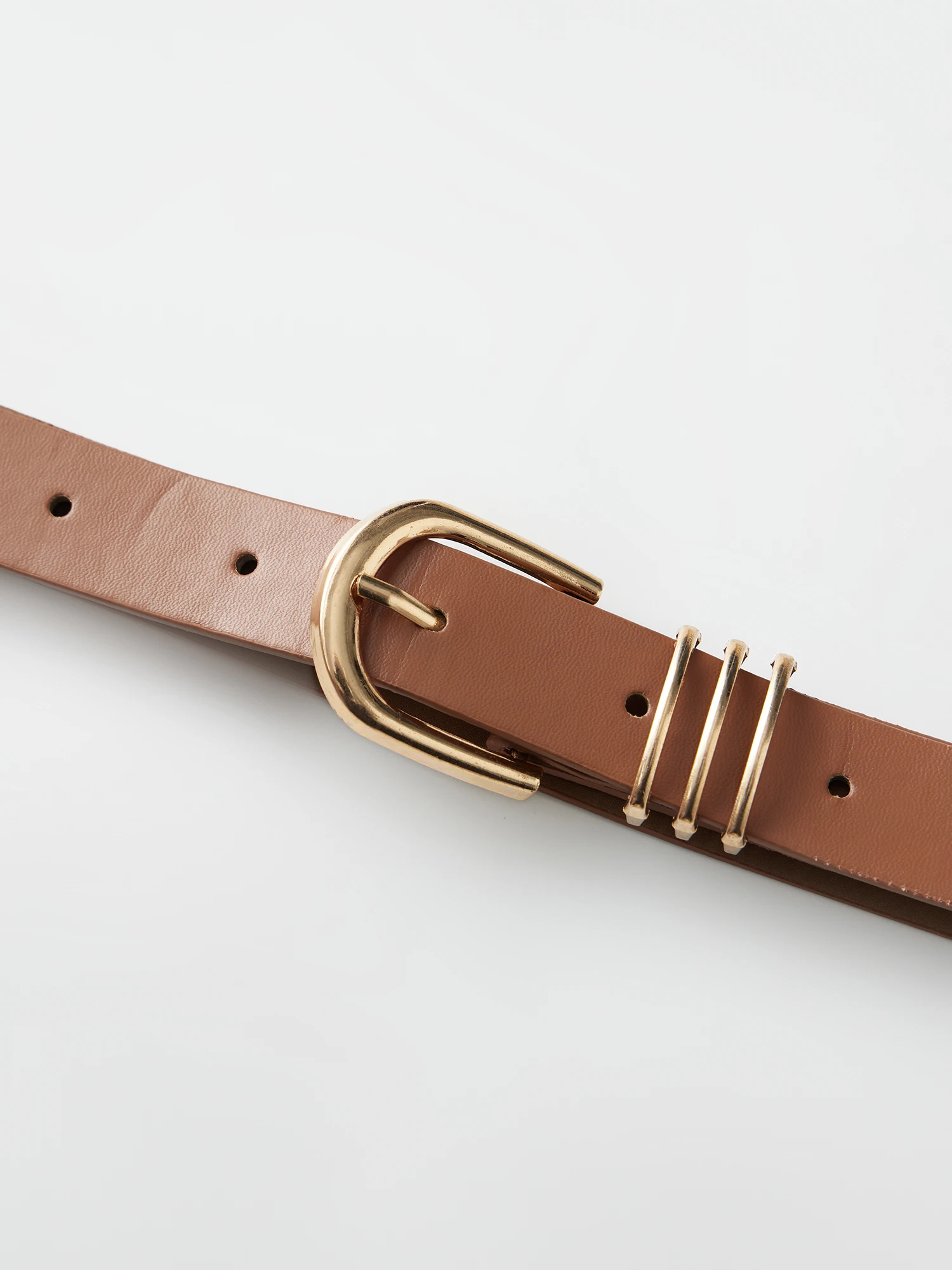 Eleganckie damskie szorty z szerokimi nogawkami i wysokim stanem, z kieszeniami, idealne do pracy lub codziennego noszenia w biurze.