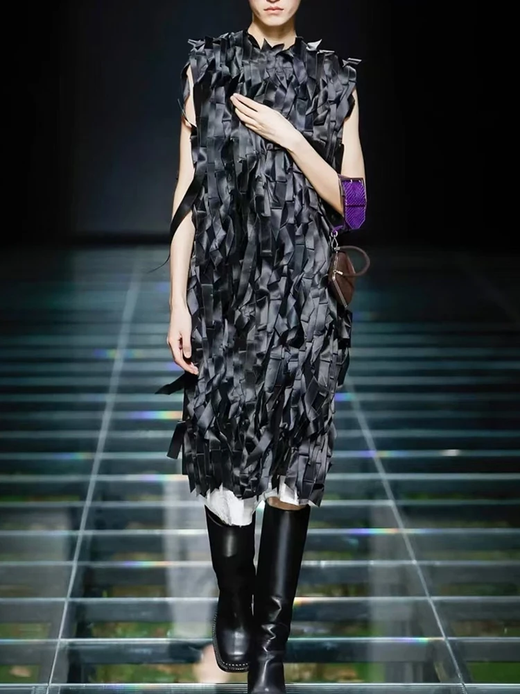 Deconstructed wind-shaped solid-color woven fabric sleeveless top dress - Textured, niche runway style loose-fitting dress