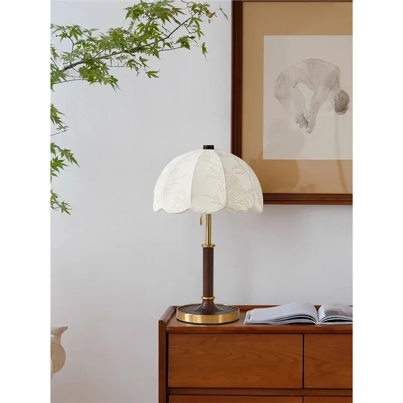 

French Retro Antique Table Lamp Bedroom American Solid Wood