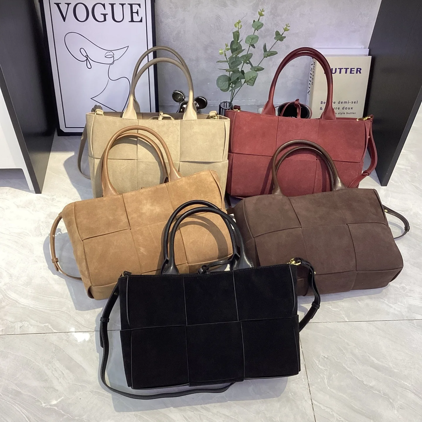 2025 New Matte Cowhide Large-capacity Tote Fashion Design Woven Handbag Women's Casual Versatile Commuter Shoulder Bag view 4