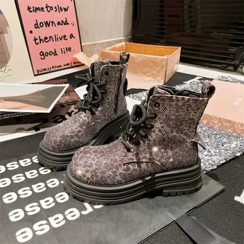 Buty damskie zimowe wzór w cętki zasznurować Rhinestone krótkie buty antypoślizgowe modna platforma na zewnątrz buty rycerskie Botas Mujer