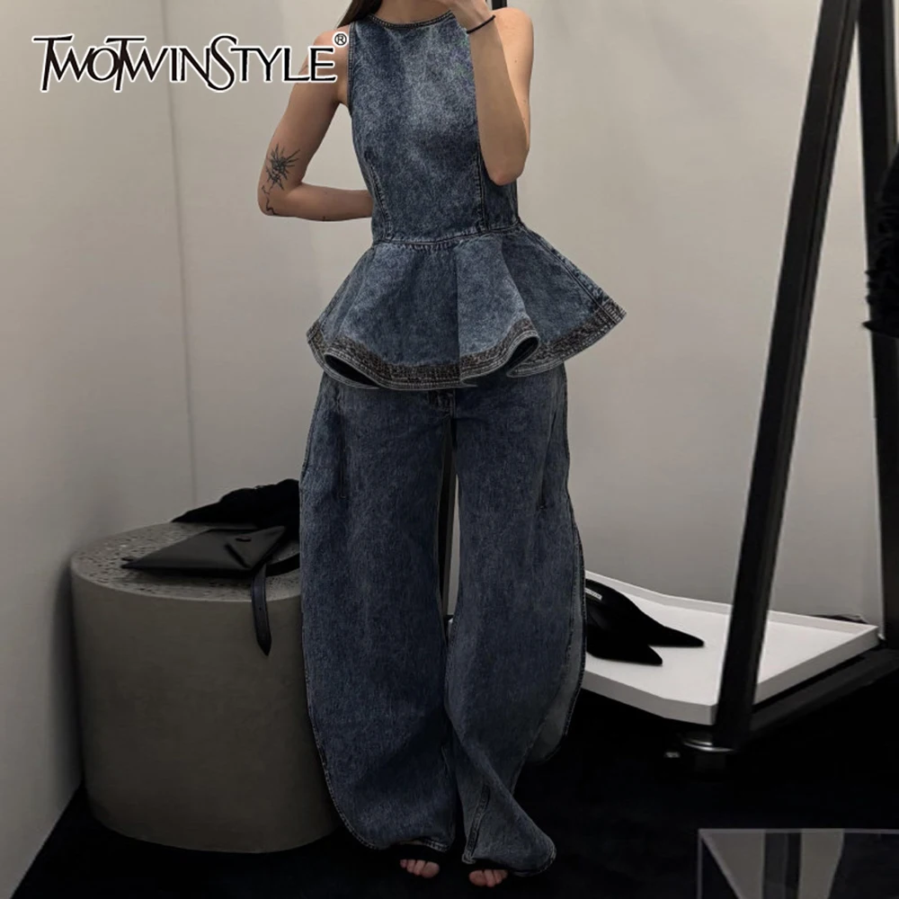 

Комплект из двух предметов TWOTWINSTYLE: минималистичный ковбойский стиль, топ без рукавов с круглым вырезом и жилет с оборками, брюки с высокой талией для женщин