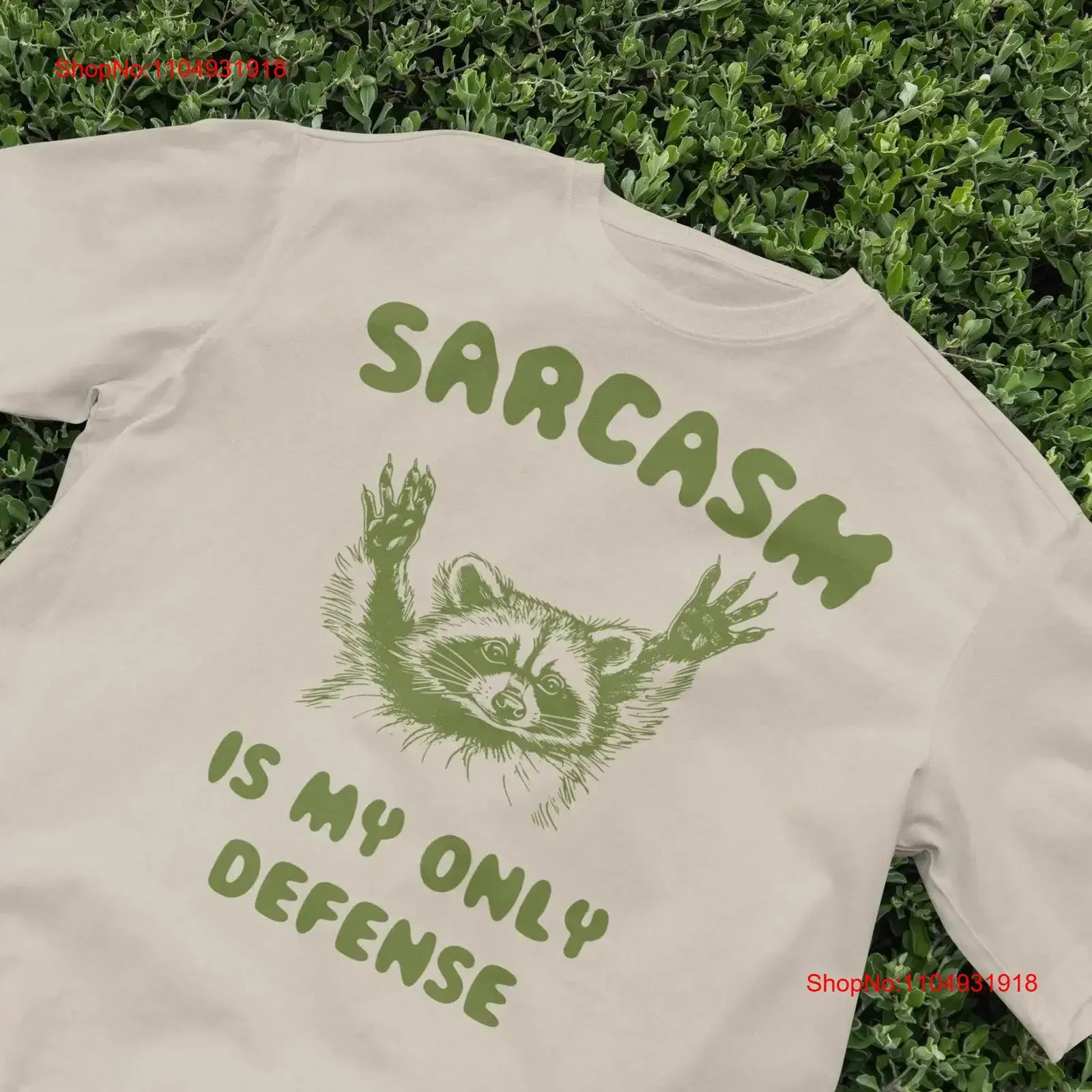 

Футболка Sarcasm Defense Забавный енот Ретро 90-х годов Юмор Винтаж Животный дизайн Химерный стиль Грайливый винтаж Мытый универсальный