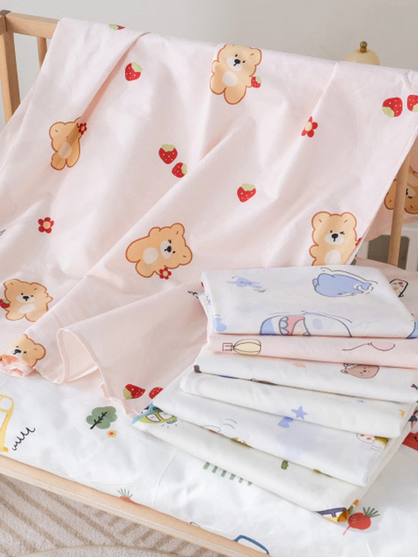 Baby Crib Cotton Animal Print Soft Breathable Moisture-Absorbent Bed Sheet Mattress Cover, Suitable for Both Boys and Girls, Can Be Used in All Seasons, Fits Baby Cribs, Oval and Rectangular Mattresses