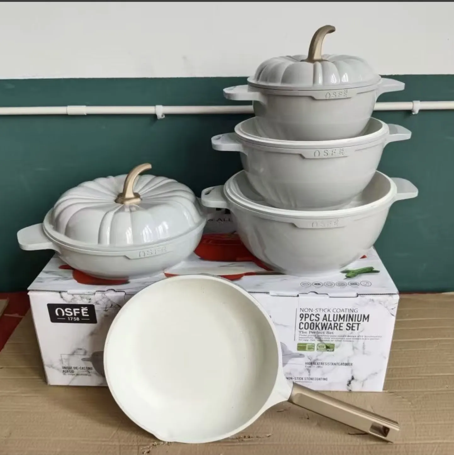 9-Piece Pumpkin Shaped Aluminum Cookware 20  24  28  28cm Soup Pot  28cm Frying Pan Non-Stick Pans and Pans