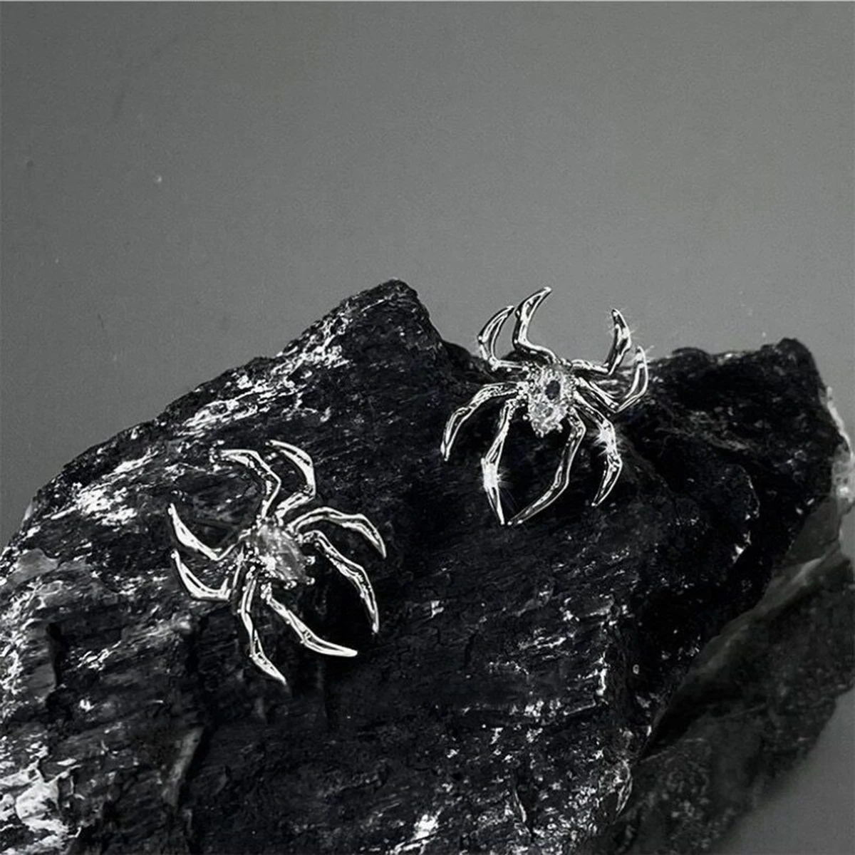 Y2K Style Spider Zircon Earrings Silver Gothic Stud Earrings for Women Halloween Cosplay Jewelry