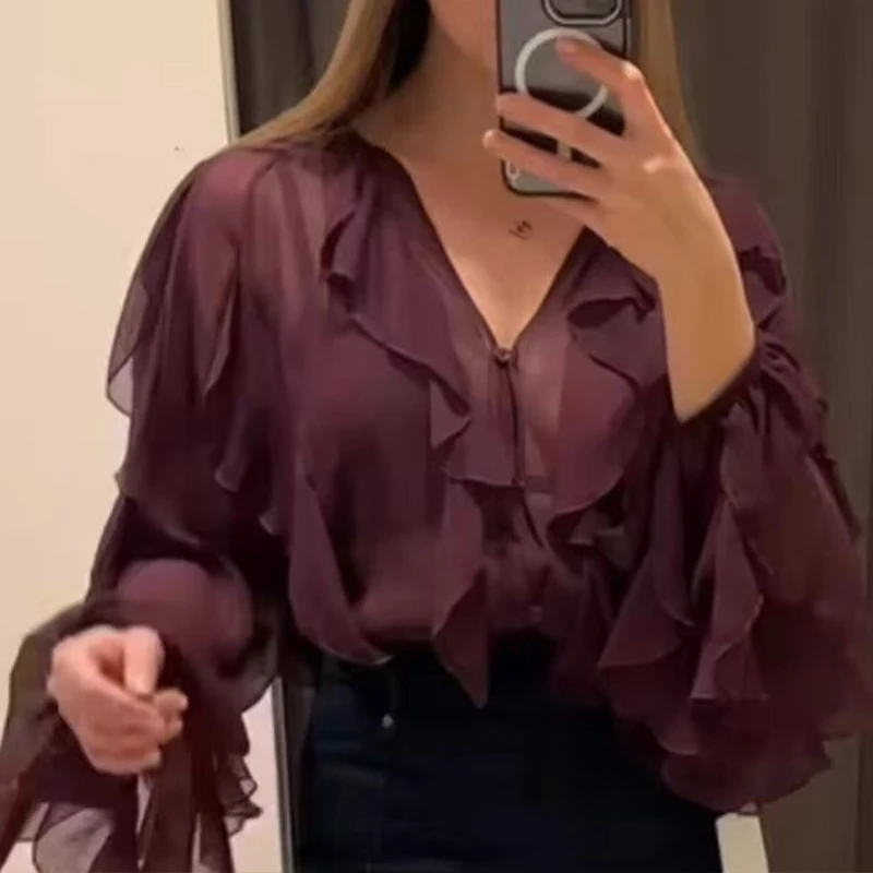 

Женская блузка BKLD 2026: Модная, элегантная, с V-образным вырезом, длинным рукавом, декоративными оборками и асимметричным подолом, в уличном стиле