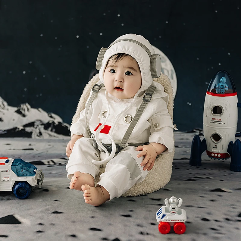 KD 100 Days Baby Photo Clothing Astronaut Hat Jumpsuit Set  Lunar Space Background Rocket Space Vehicle Infant Photography Props