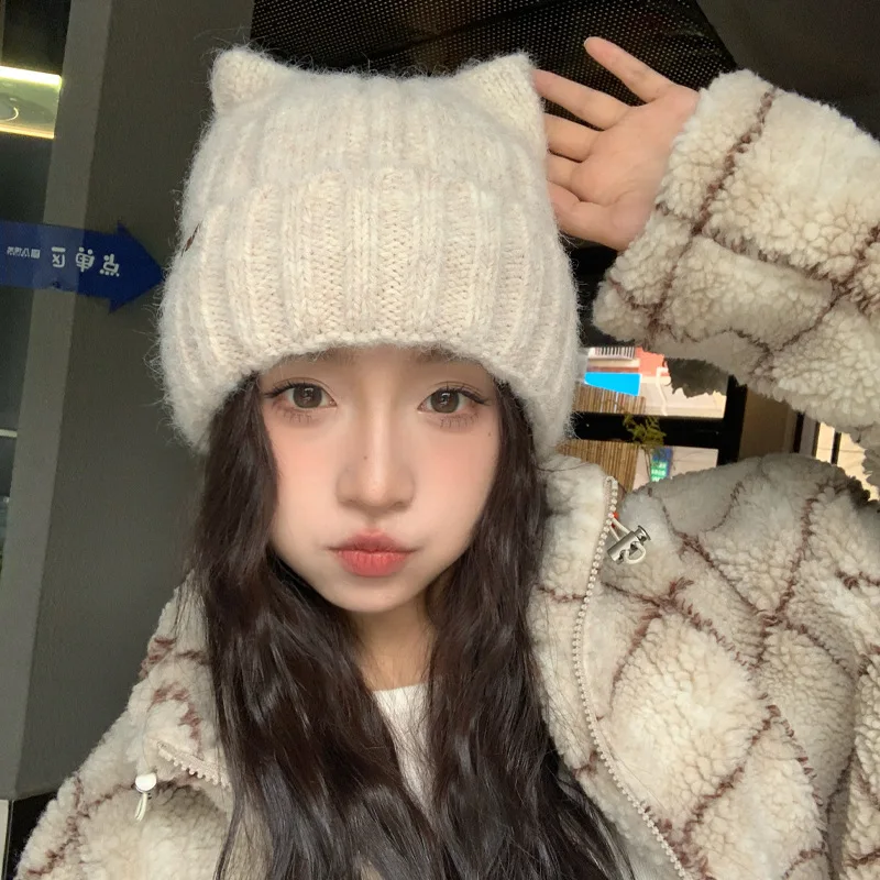 New Women's Letter Label Bear Knit Beanie, Fashion Cute Bear Pattern Winter Warm Pullover Hat