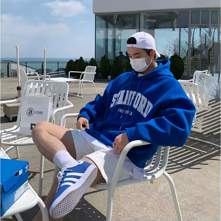 3. 후드 스웨트셔츠..