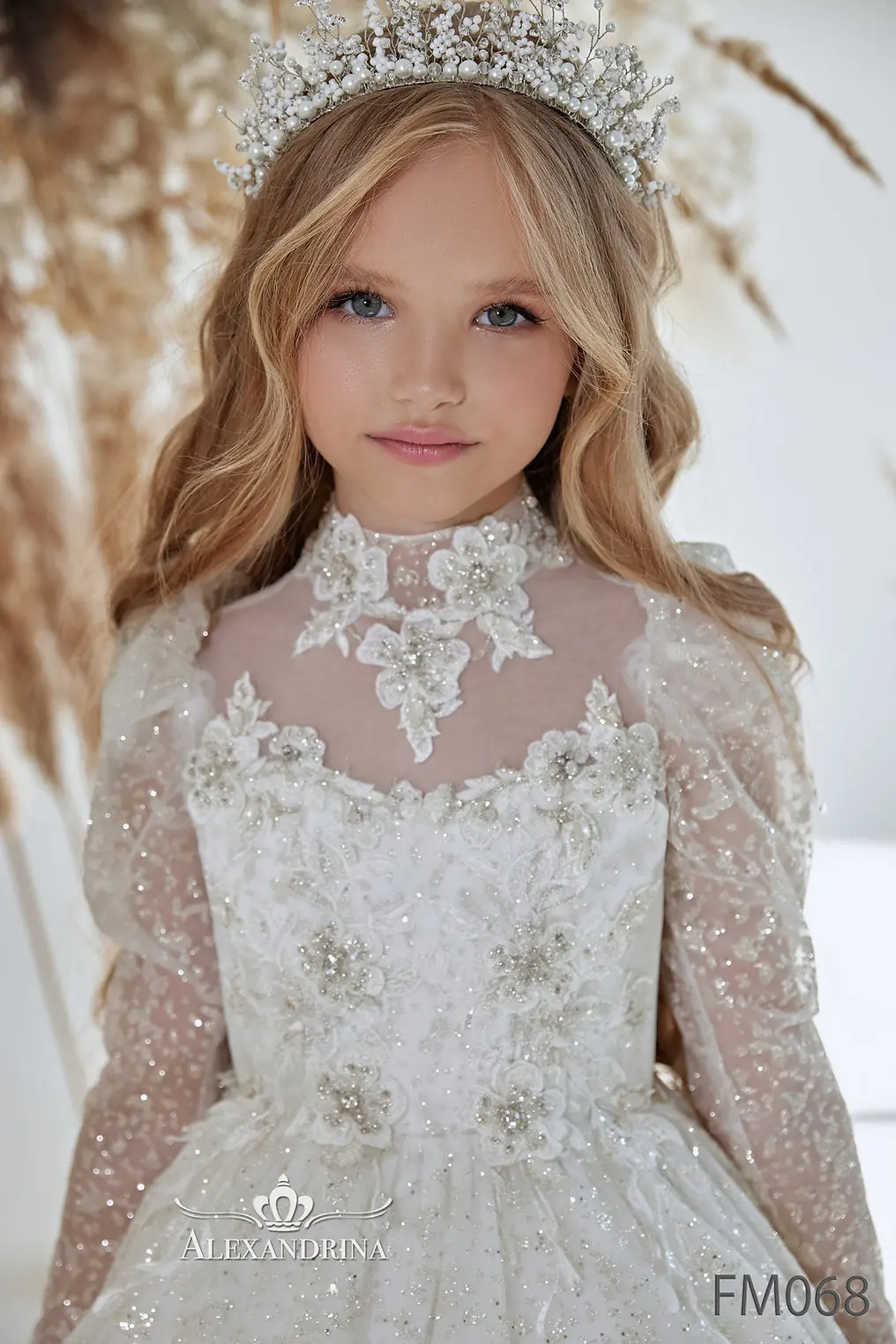 FATAPAESE Luxury Flower Girl Dresses Baptism Communion Party Gown Floral Lace Blouse with Crystals and A Glitter Tulle Bottom