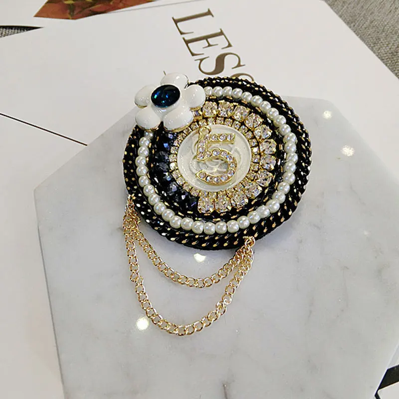 Luxury Rabbit Crown Fur Charm Simulated Pearl Brooch Pins Women Fringe Flower Ball Pearl Pendant Tassel Letter 5 Winter Brooches