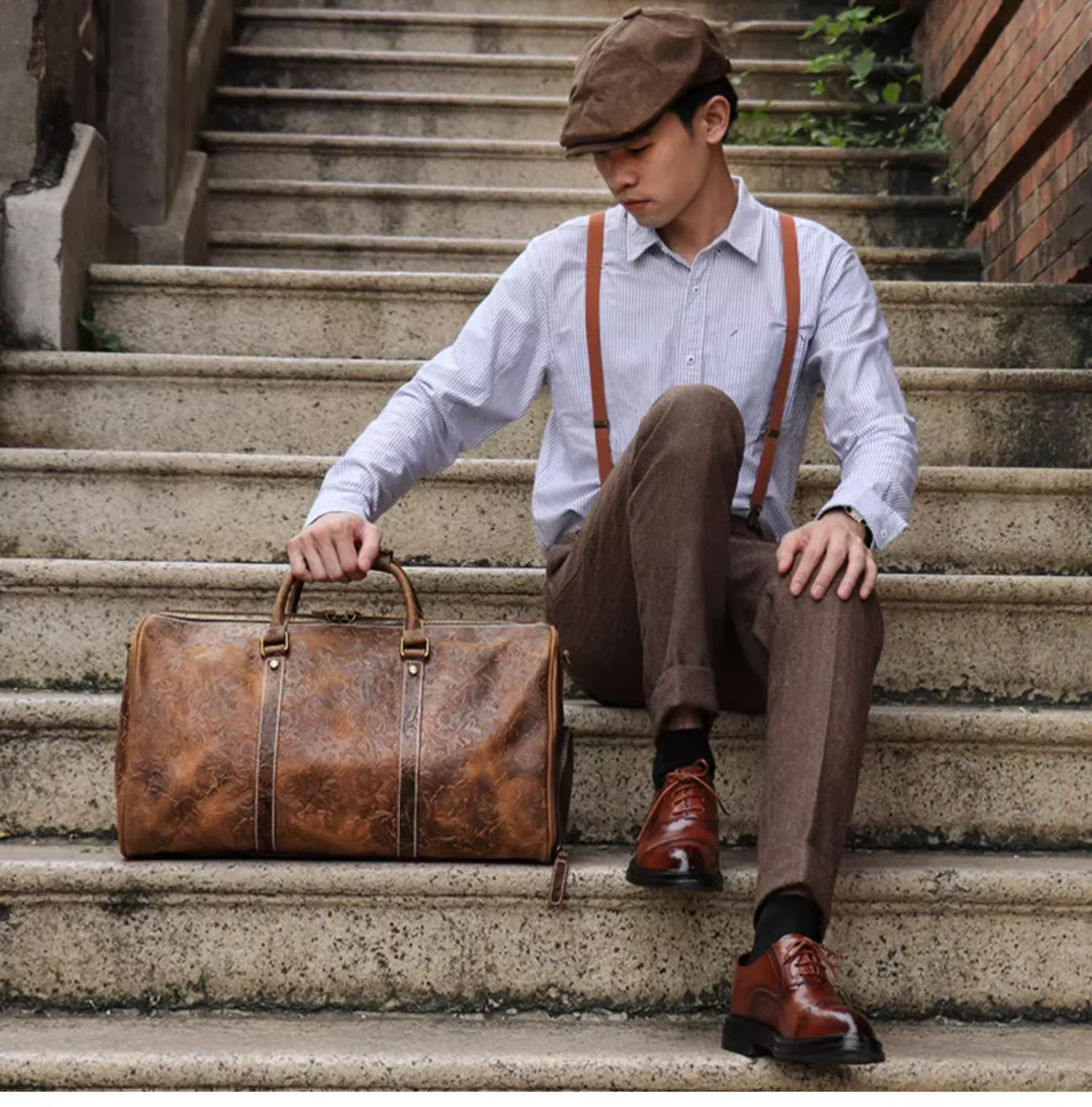 Cowhide Vintage Embossed Leather Tote Bag Large Capacity Genuine Leather Short-Term Travel Tactical Outdoor Large Capacity