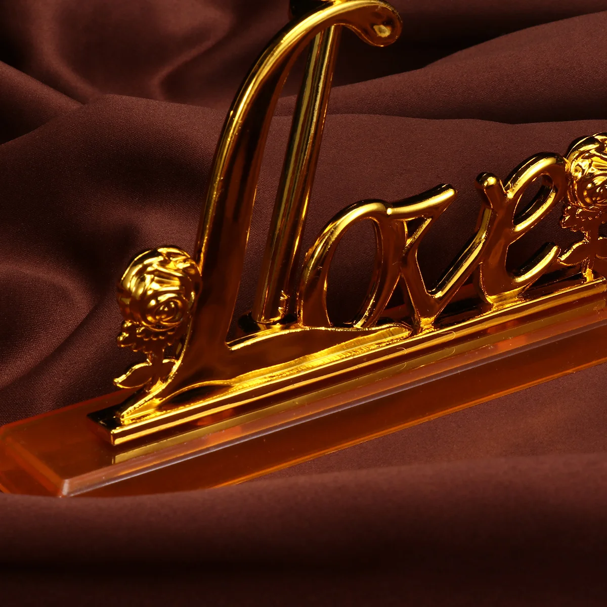 

Creative Alloy Desktop Decoration Home Office Ornament Elegant For Lovers Anniversary Golden With Love Base Gift Box Set Desktop