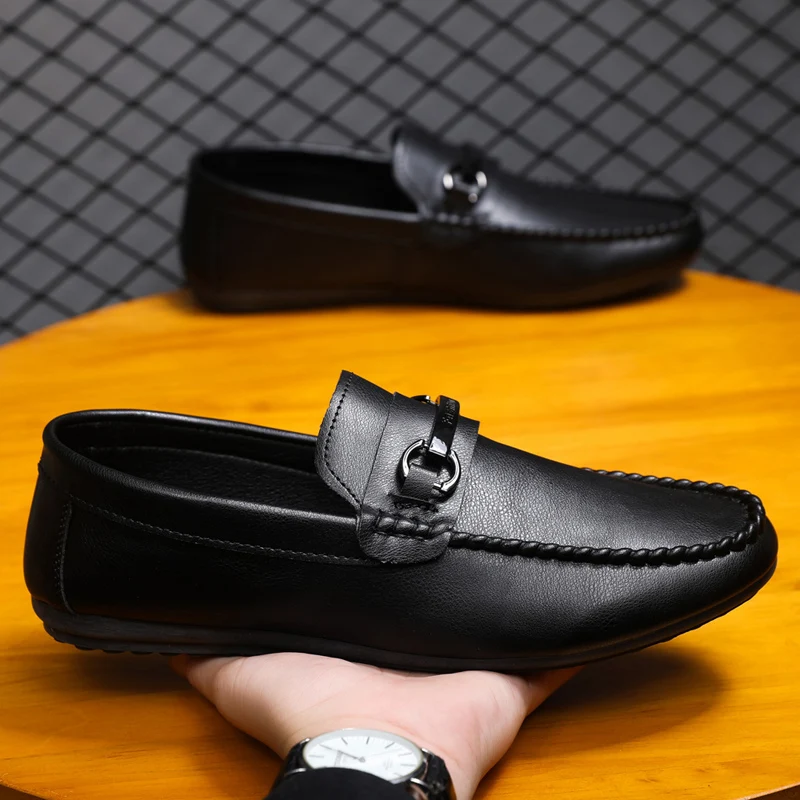 جلد طبيعي تنفس الانزلاق على الرجال أحذية قيادة العلامة التجارية الفاخرة الإيطالية حذاء رجالي الرجال حذاء كاجوال الأخفاف Chaussure أوم