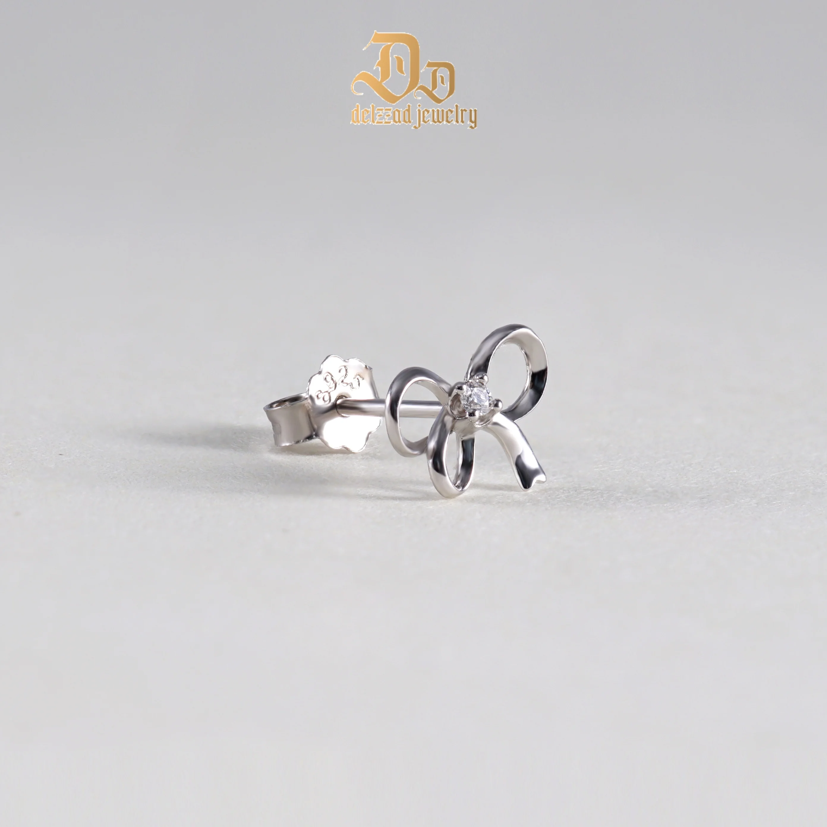 

Delzzad 925 Sterling Silver D Color Moissanite 100% Simple and Elegant Bow Earrings Suitable for Women High Quality Wedding Gift