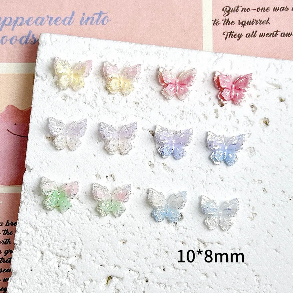50PCS leuchtende doppelschichtige süße Schmetterling Nagel Charms 3D bunte feine funkelnde Schmetterling Harz Nail Art Dekorationen für DIY