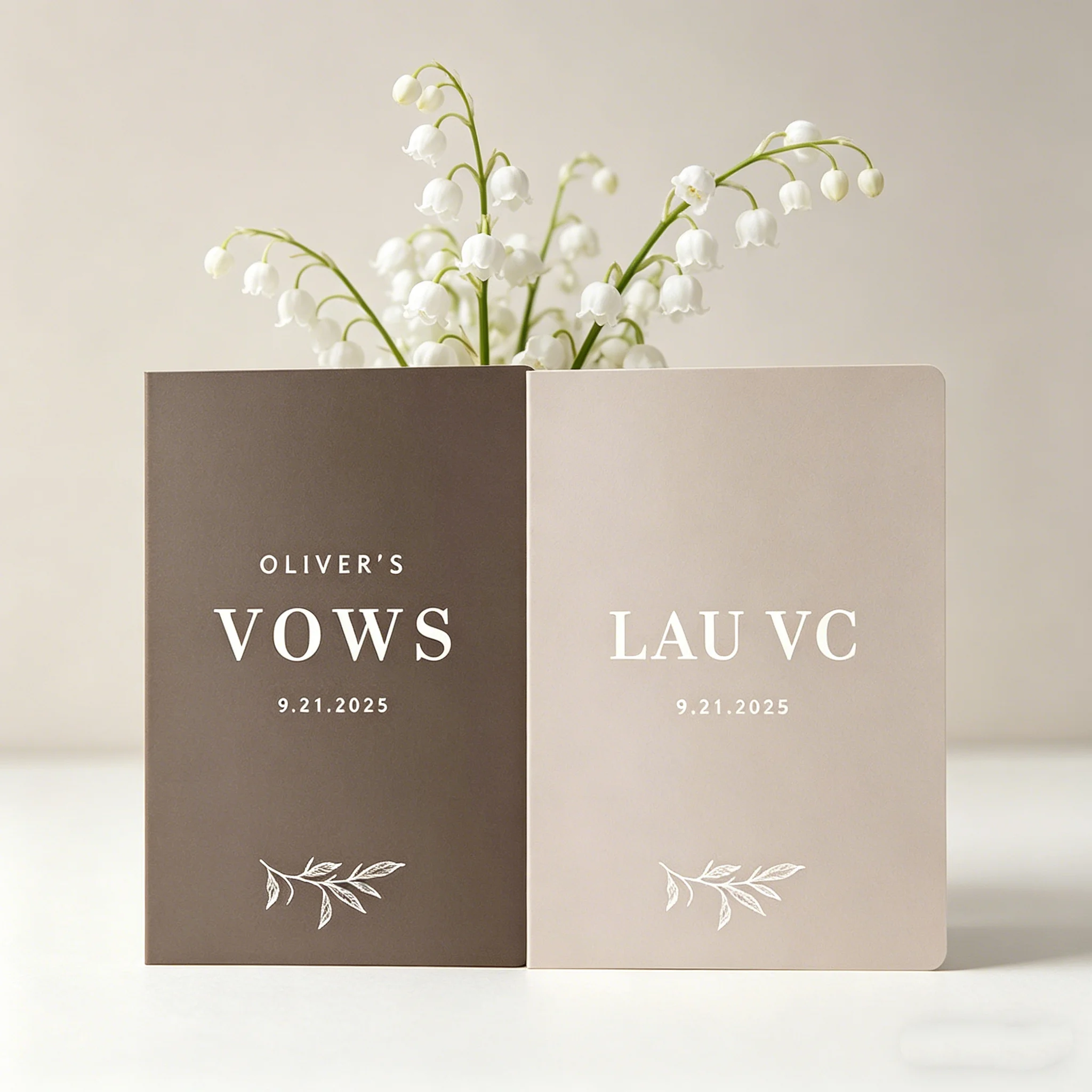 

Персонализированные свадебные дневники для него и для нее в цвете тауп, с минималистичным ботаническим дизайном, с именами и датой на заказ, элегантные, нейтральные, в стиле CE.