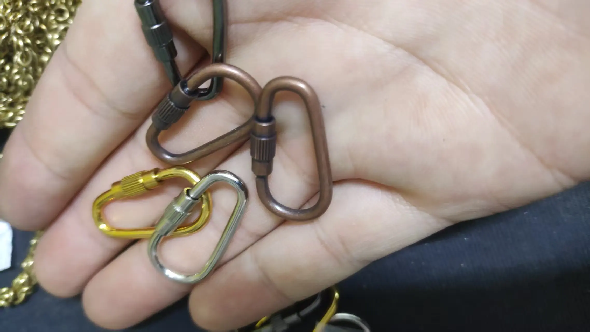 10 of silver, gunmetal and gold, and 15 each of copper, bronzePearl Screw Locking Carabiner