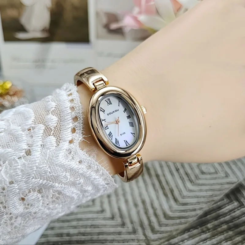 

Известный бренд, браслет с овальным циферблатом, женские часы, модные женские золотые часы с ремешком, регулируемый браслет, кварцевые наручные часы, роскошные часы