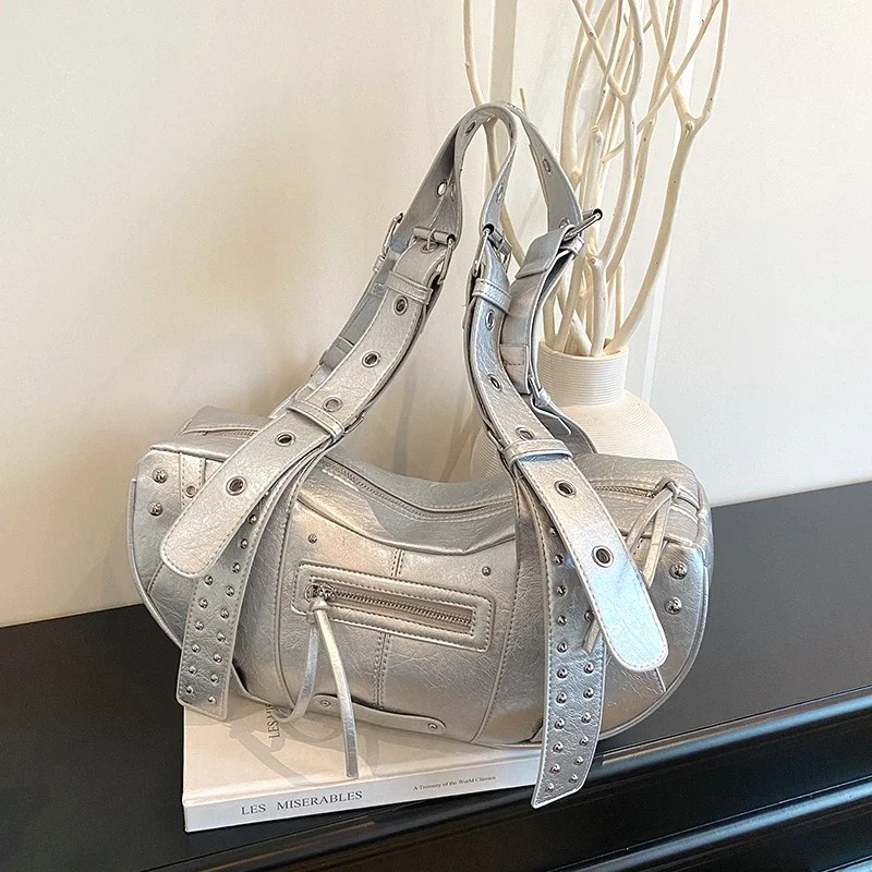 

Сумка-тоут с шипами, авангардная роскошная сумка через плечо Rebel Chic - уличный стиль, яркая мотоциклетная сумка на плечо, высококачественная черная сумка из искусственной кожи