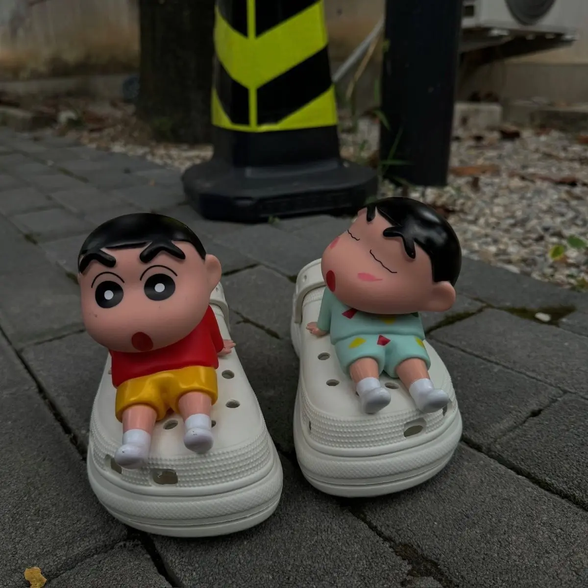 Crayon Shin-chan Adornos 3D Blandos para Zapatos, Hebillas Removibles para Zapatos, Accesorios Decorativos DIY para Zuecos y Sandalias, Juguete Antiestrés para Apretar