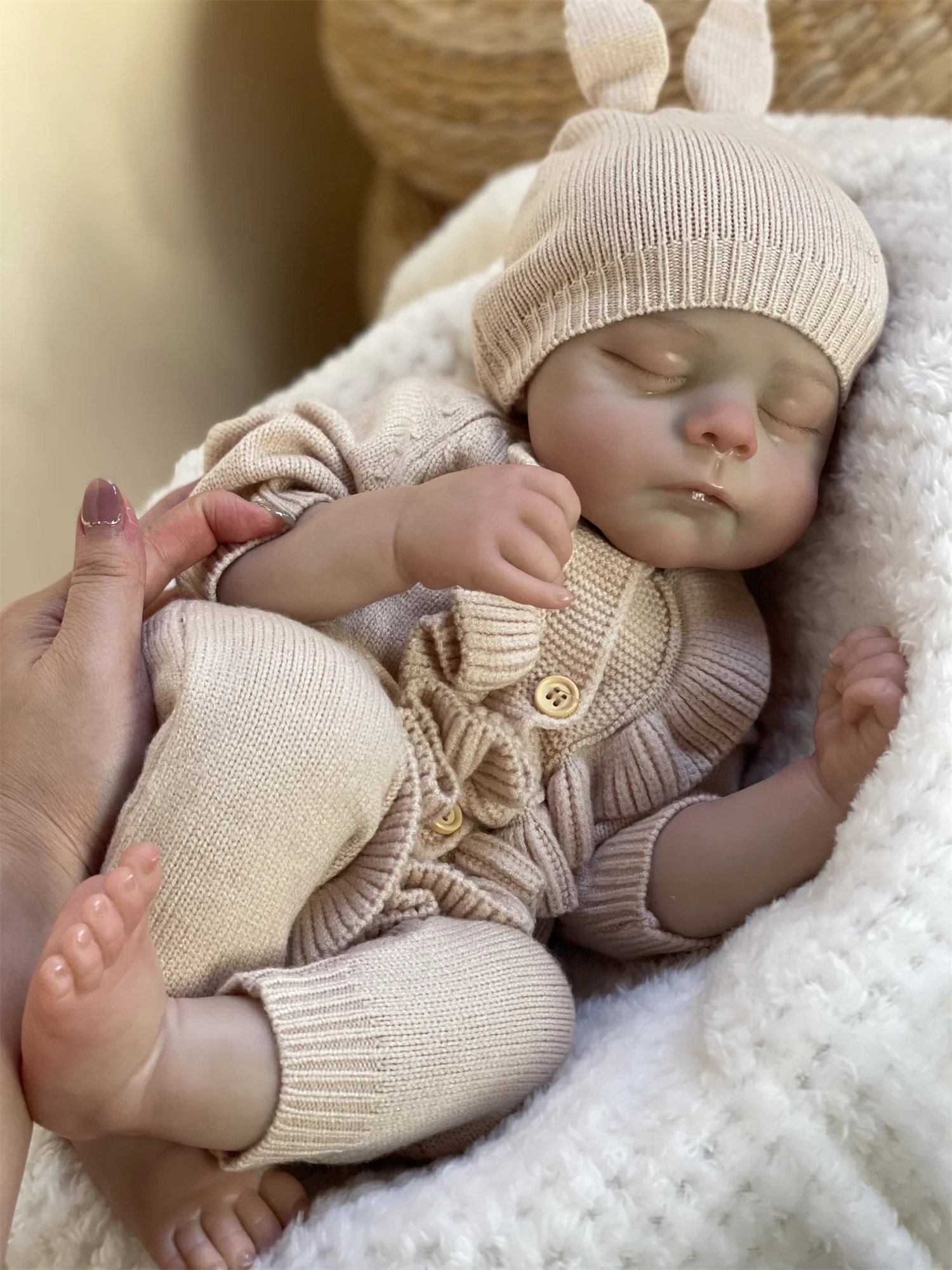 Bambola Reborn Eric da 18-20 pollici con occhi chiusi con corpo in tessuto morbido Capelli dipinti a mano e pelle visibile Realistica Reale Bebe Reborn