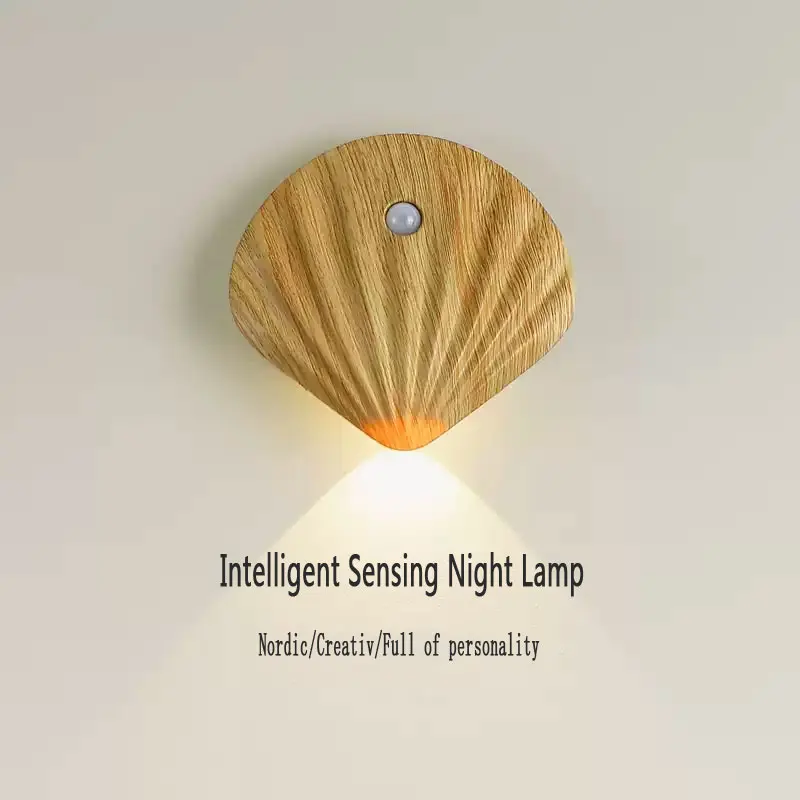 Lampada da parete a induzione umana a LED per armadio da comodino Lampada da parete in legno a forma di conchiglia Decorazione della stanza Luci notturne per scale Sensore di accensione/spegnimento automatico