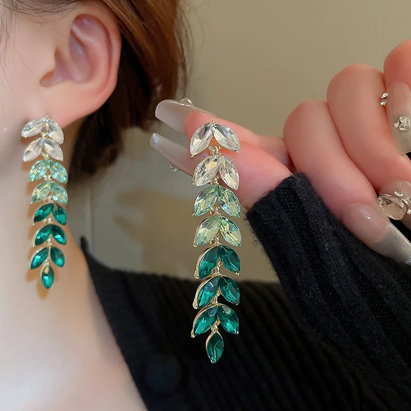 Glänzende grüne Farbverlauf-Blatt-Strass-Tropfenohrringe mit Quasten-Pflanzenanhänger für Damen – Vintage-Party- und Hochzeitsschmuck K