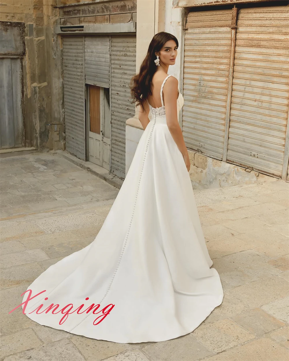 맞춤형 클래식 새틴 웨딩 드레스 꿈꾸는 스파게티 스트랩 중공업 웨딩 드레스 신부 가운 백리스 오픈 백