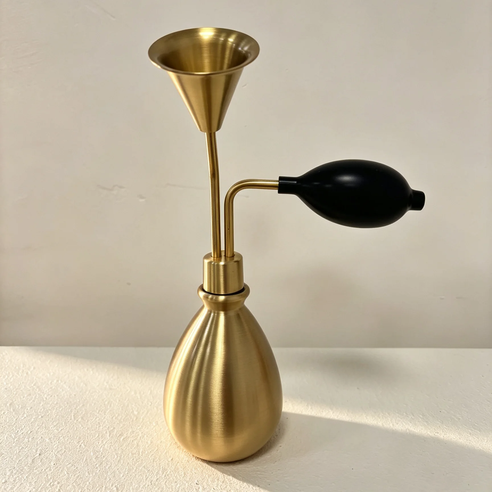 Exquisite Compact Pure Copper Perfume Bottle Mini Refillable Empty Vial for Perfume Essential Oil Coffee Aroma Shop Use