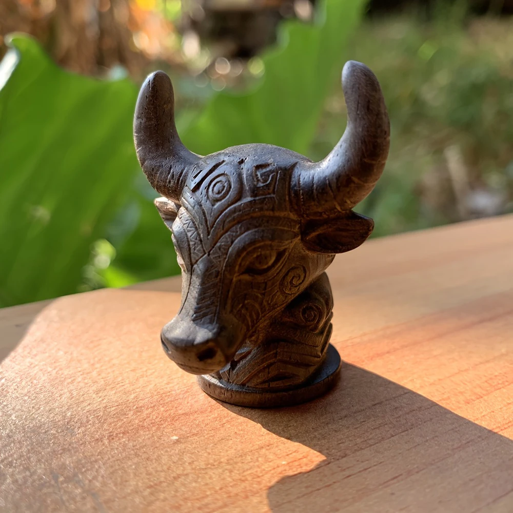 1Pc 1.8 Inch Solid Wood Hand-Carved Bull Totem Statue, Animal-Themed, Suitable for Creative Desktop Decorations, Back-To-School Season Gifts, Home Decor, Party Decorations, Fireplace, New Year Gifts, Bedroom, Statue Ornament
