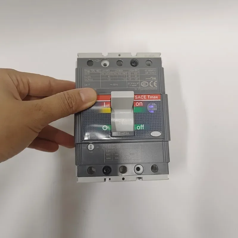 Disyuntor de caja moldeada серии 1SDA 051118 R1 10055714   T2S160 TMD160/1600 F 4P Tmax