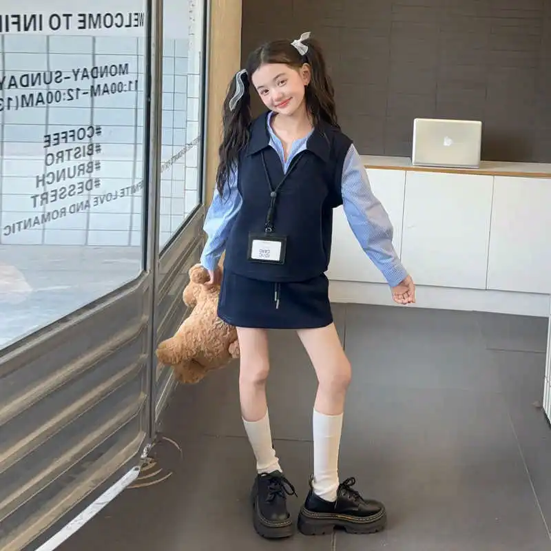 بدلة قميص صيفية للمراهقات لعام 2025 بلوزة قميص مخططة مرقعة من القماش + فستان تنورة قصيرة طقم أطفال 4 7 8 9 10 11 12 سنة