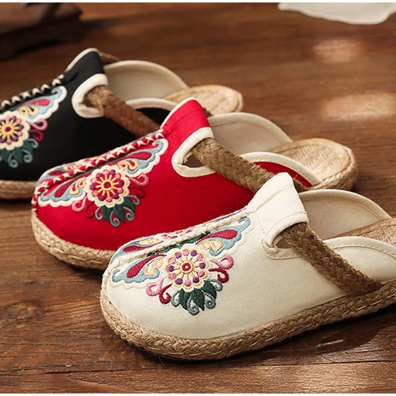 

Women's Flat Shoes Embroidery Woven Canvas Ancient Women's Slippers Casual Mixed Color Covered Toes