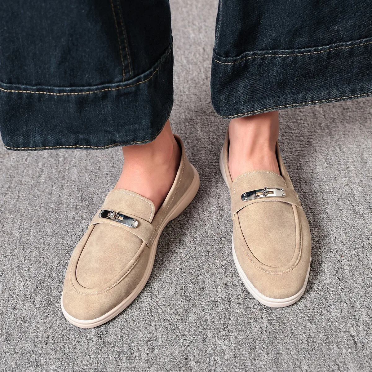 Frühling Herbst Damen Wildleder-Loafer Schuhe Runde Zehenkappe mit Metall-Dekor Plateau Dicke Sohle Slip-on Lässige Bequeme Alltagsschuhe – Detail 2
