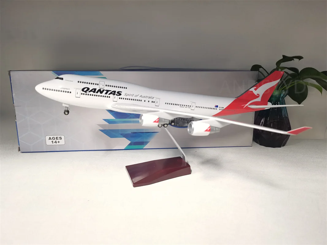 Scale Model Airplane Qantas Airlines Airplane 47CM Boeing 747 Plane Model Diecast Airplane Model for Adults with LED Light (Touc