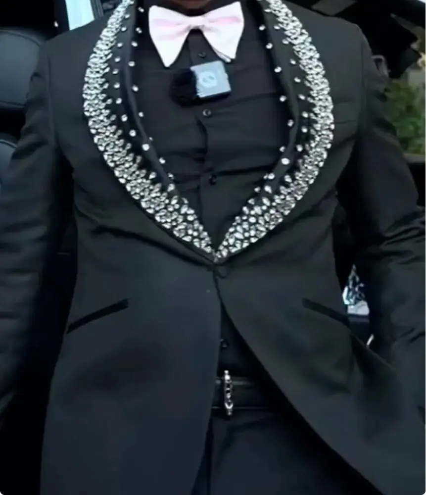 

Custom Made Groomsmen Black Tuxedos Shawl Silver Rhinestone Lapel Men Suits One Button Wedding 2 Piceces ( Jacket + Pants ) D531