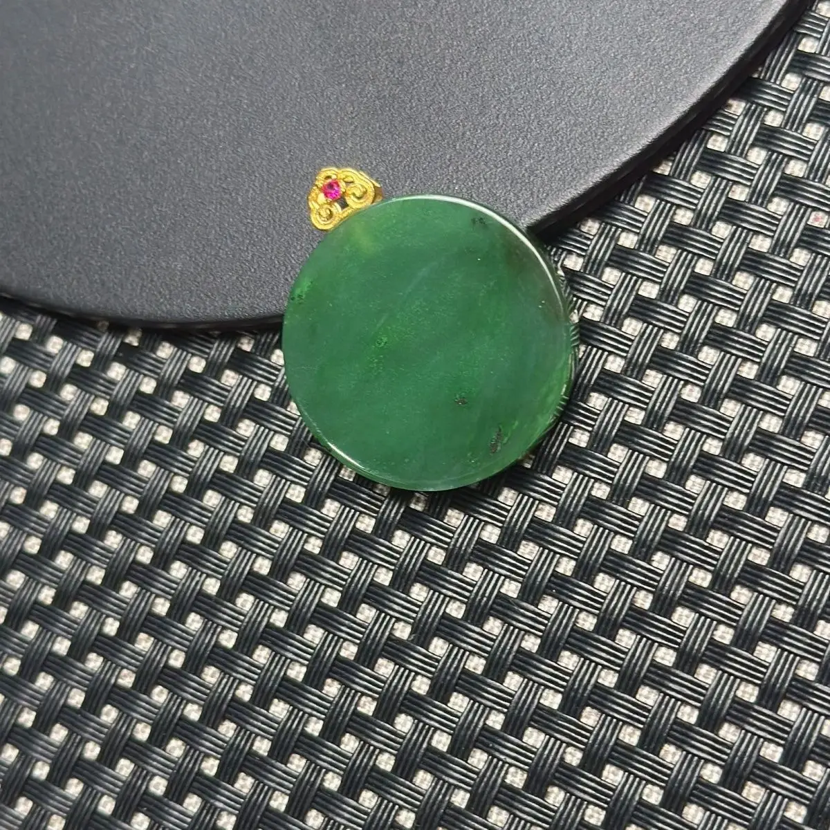 Natural Hetian jade jasper pendant pendant inlaid with round card, safe and simple no matter card size 30 * 6
