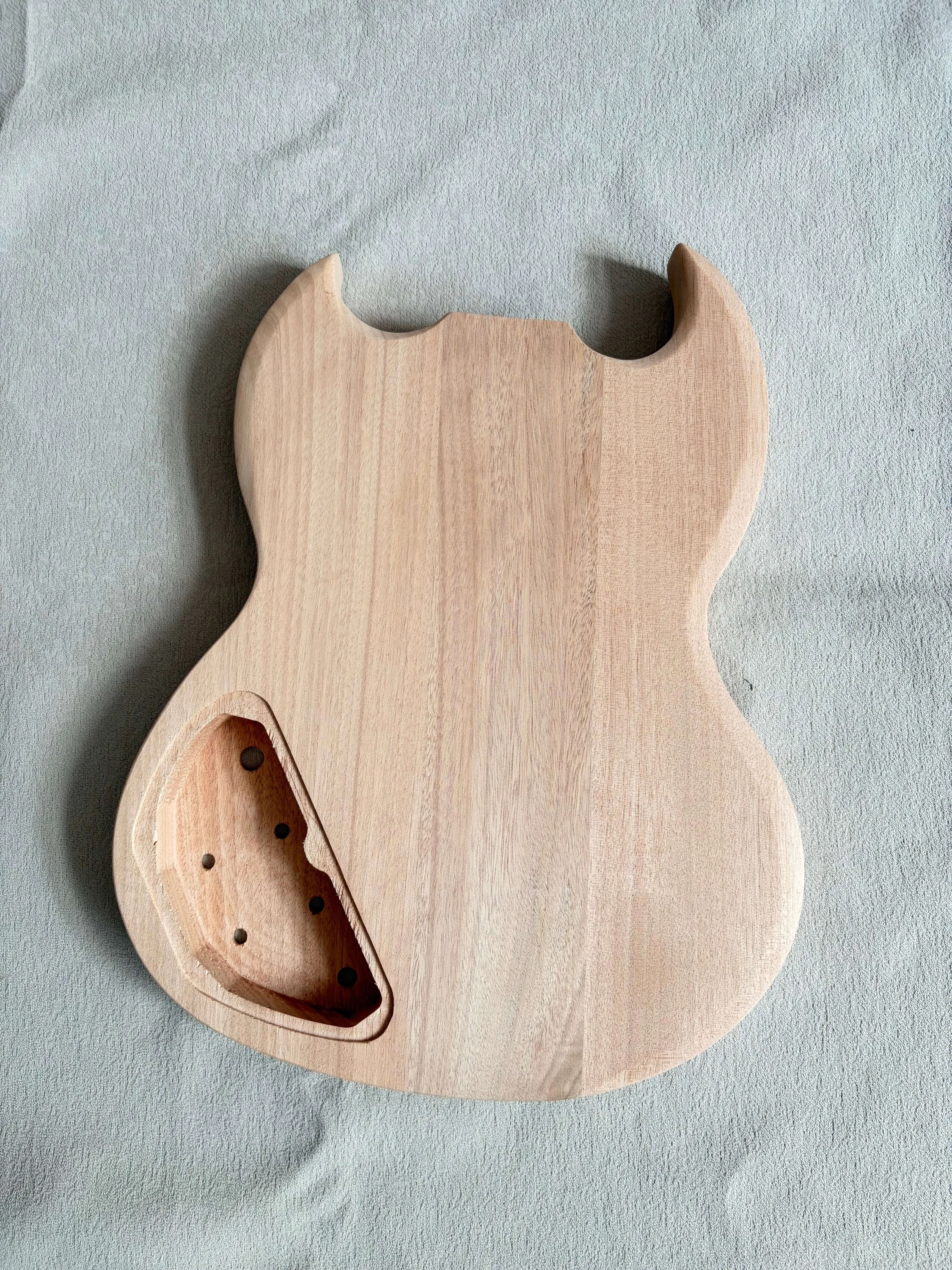 Standard-sized S Electric Guitar Body G Style Mahogany Body Suitable For DIY Modification Painting Graphic Design For 22 Fret Neck With A Length Of 628mm