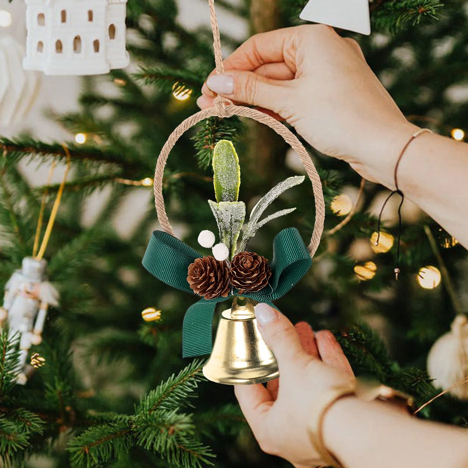 

Creative Xmas Bell Hanging Decoration Wreath Pendant For Christmas Tree Wall Door Hanger Ornament Delicate Festive Decorative