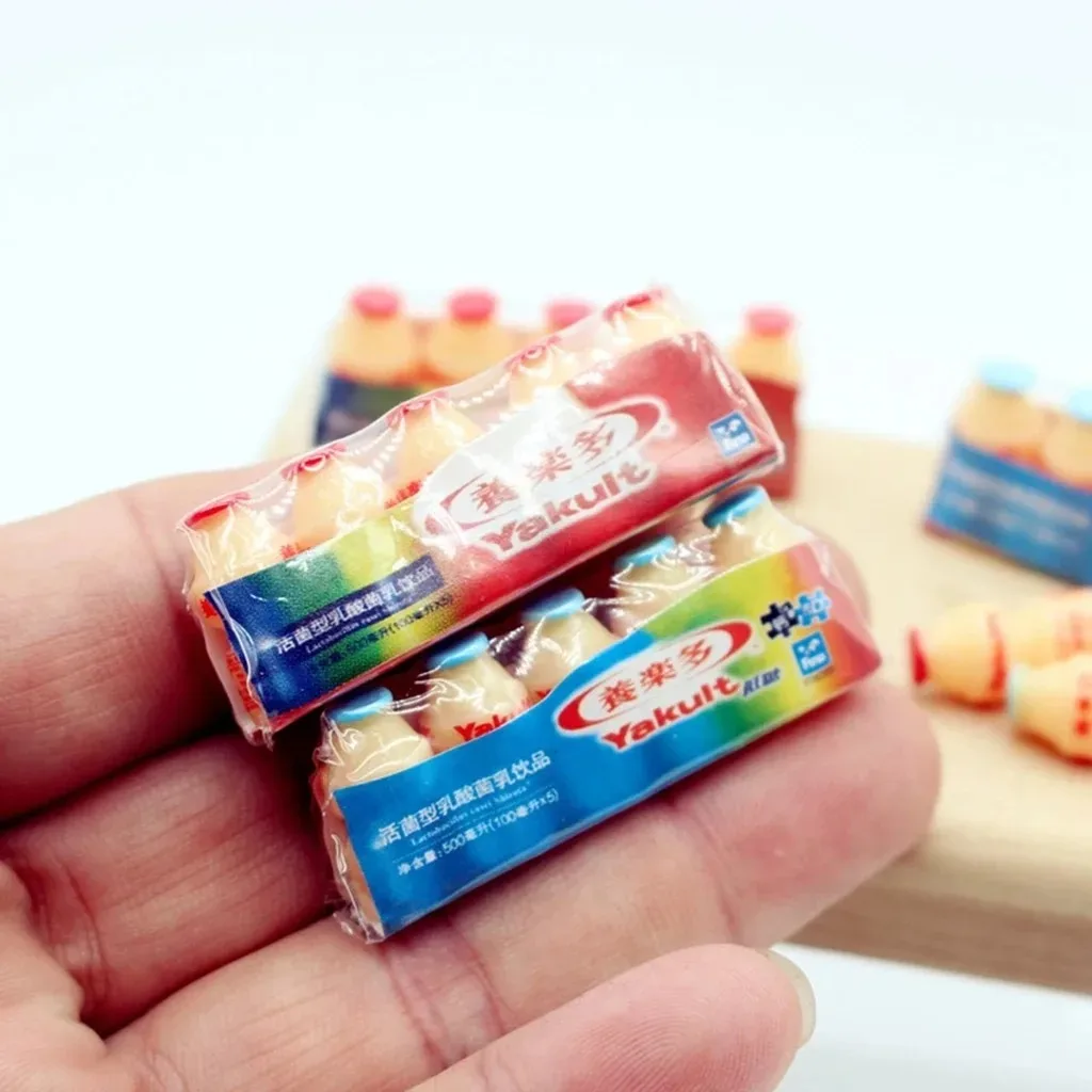 Casa de muñecas en miniatura, juego de comida, supermercado, tienda de conveniencia, paquete de plástico, bebidas ácidas lácticas en una fila, accesorios de muñeca, juguetes, 1/12
