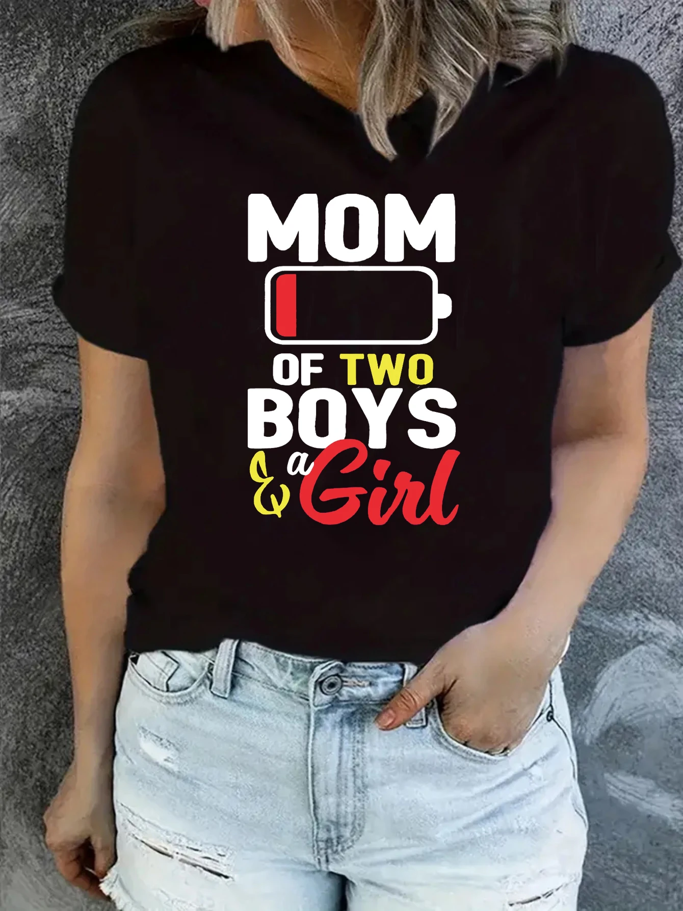 Mom Of Two Boys And A Girls Low Battery Graphic Printed T Shirt Women Super Mom Summer Fashion T-Shirt Female Black Tshirt