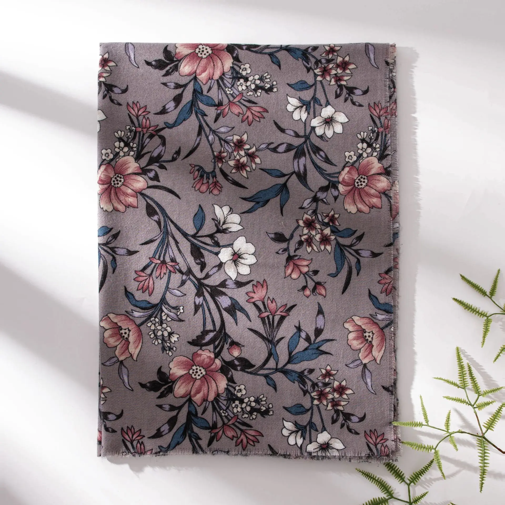 

Women's Chinese Style Retro Light Luxury Scarf with Camellia Print for Neck Protection and Cold Protection, Elegant Shawl