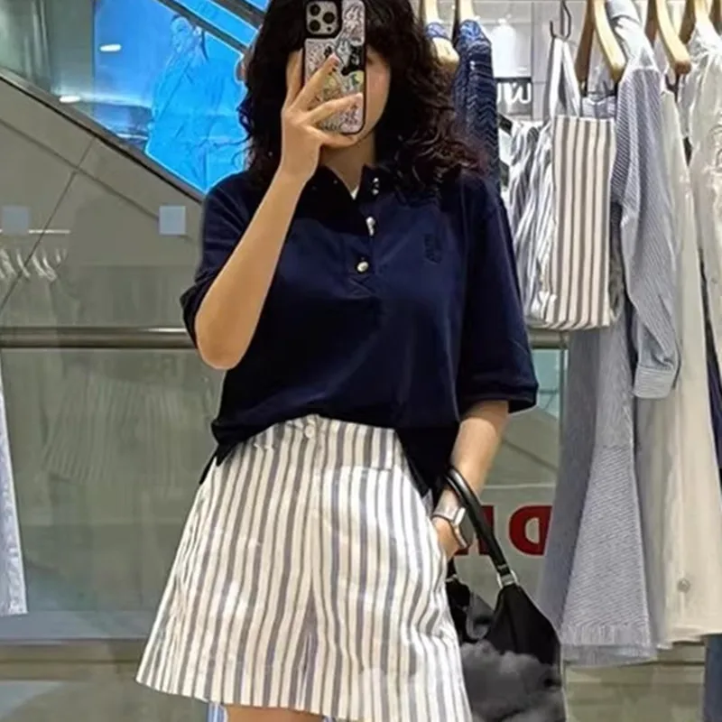 Letter Embroidered Women Solid Color T-Shirt Metal Buckle Short Sleeved Loose Turn-Down Collar Top Summer 2026